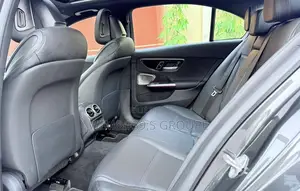 Nouveau Mercedes-Benz C300 2023 Noir