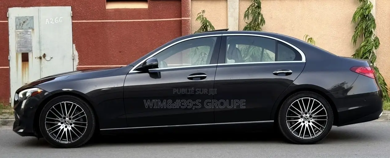 Nouveau Mercedes-Benz C300 2023 Noir