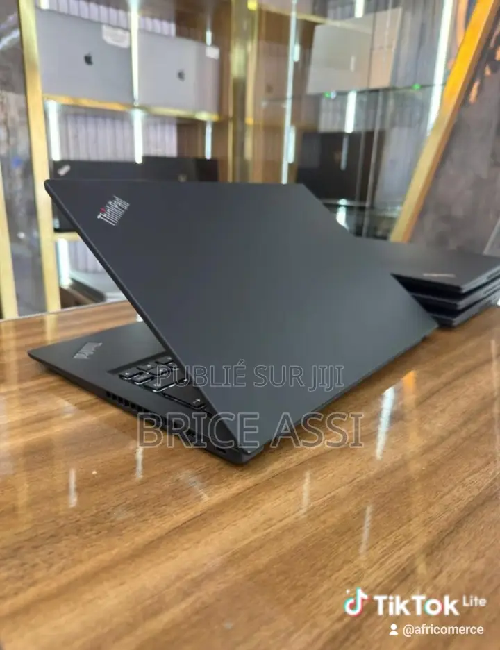 Nouveau Lenovo Thinkpad X1 Yoga 16GB Intel Core i7 SSHD (Hybrid) 512GB
