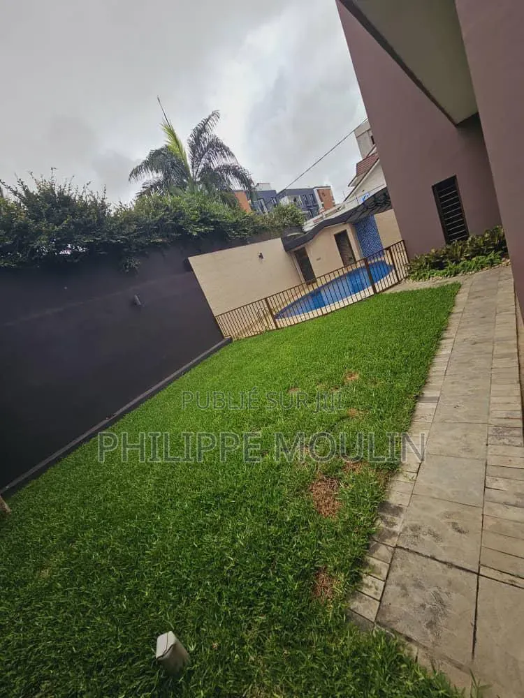 9chbre Duplex dans Elite Immobilier, Cocody à Vendre