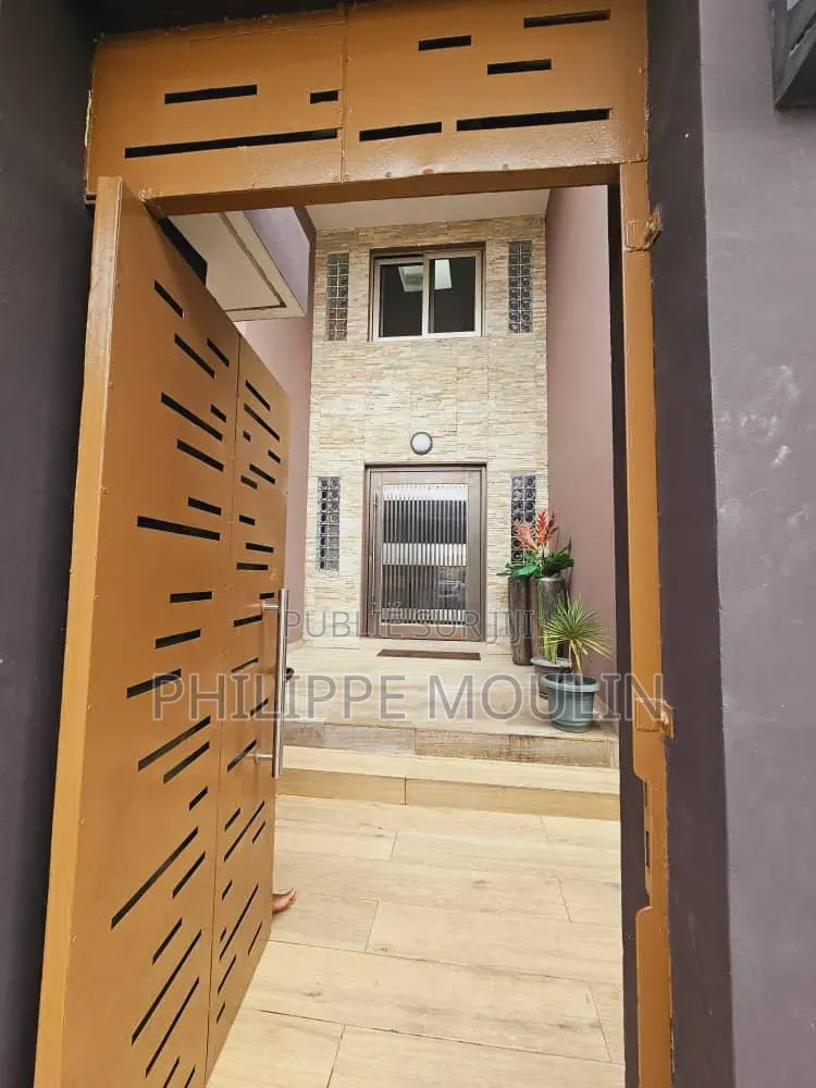 9chbre Duplex dans Elite Immobilier, Cocody à Vendre