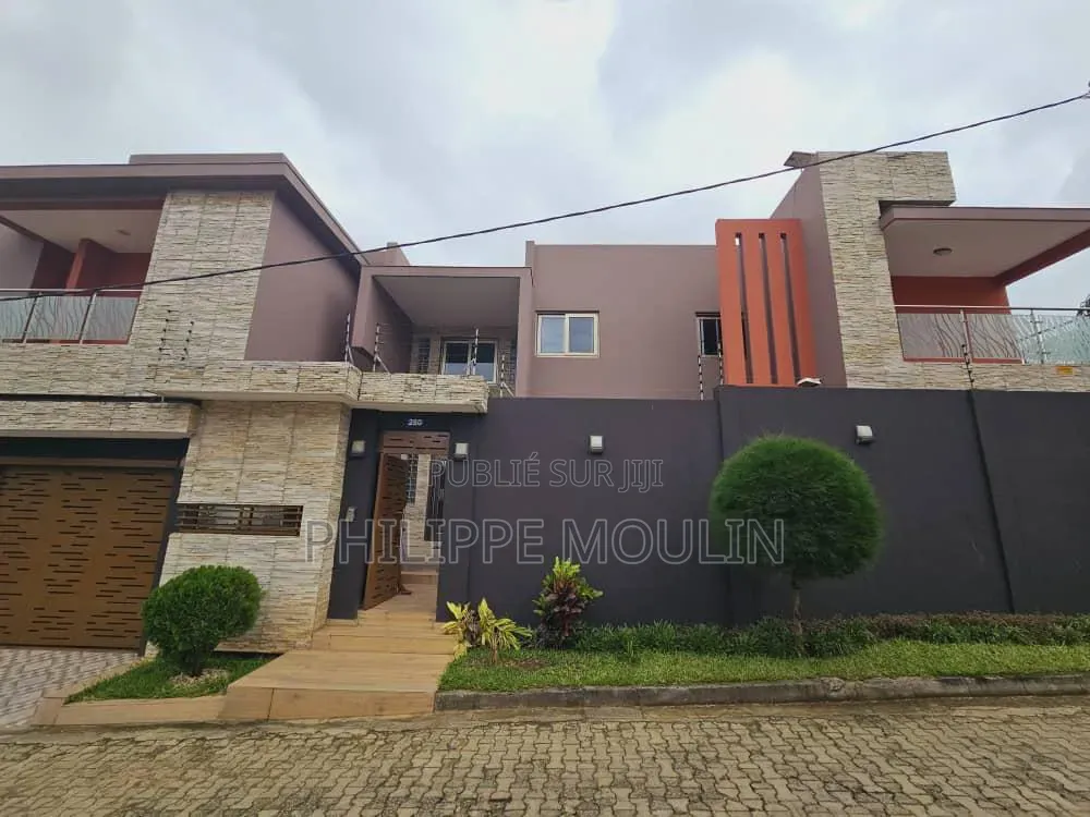 9chbre Duplex dans Elite Immobilier, Cocody à Vendre