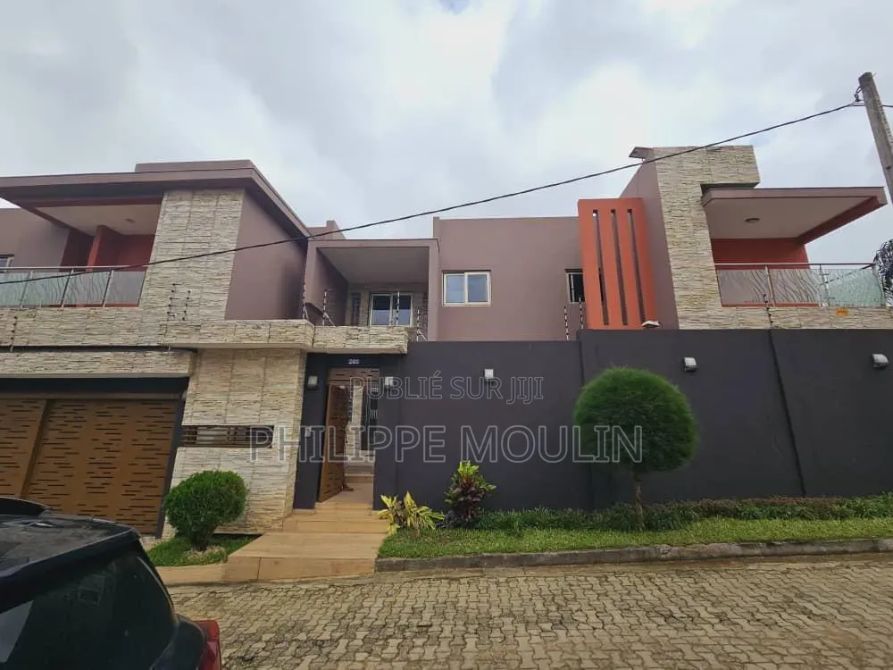 9chbre Duplex dans Elite Immobilier, Cocody à Vendre