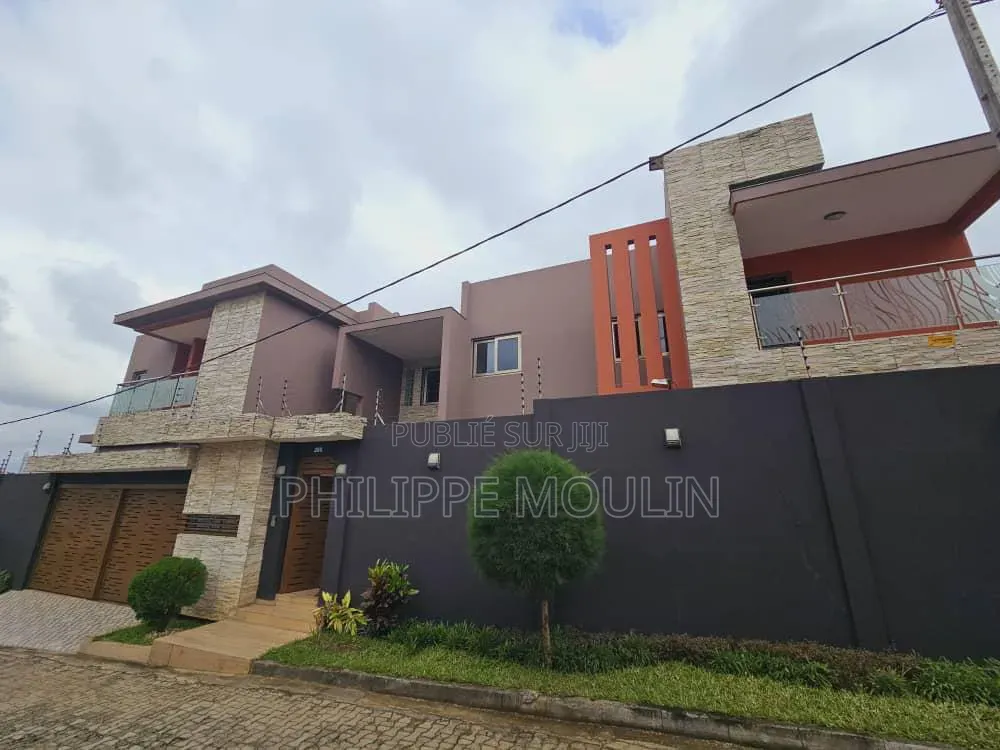 9chbre Duplex dans Elite Immobilier, Cocody à Vendre