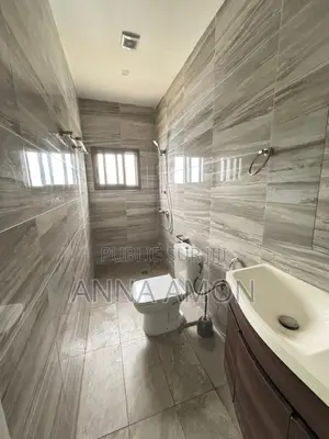 3chbre Appartement dans Souraley Properties, Cocody à Louer