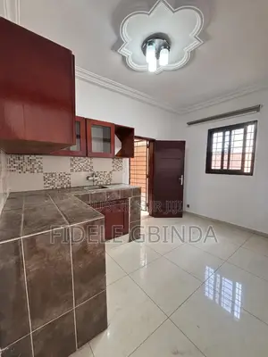 3chbre Villa dans Cocody à Louer