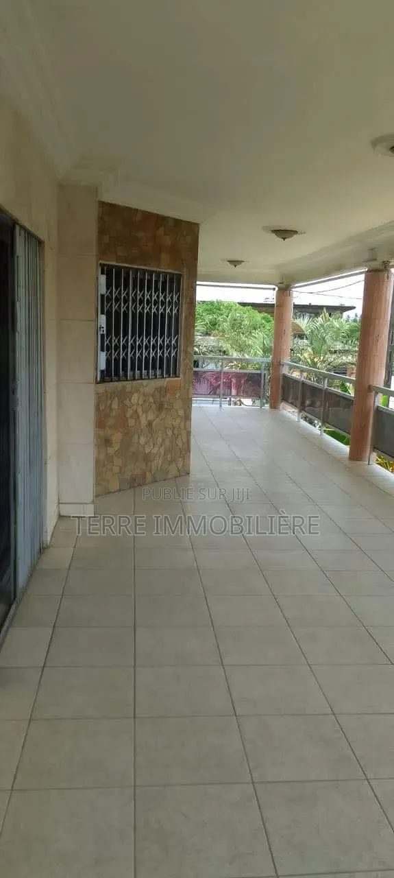 6chbre Villa dans La Terre Immobilière, Cocody à Louer