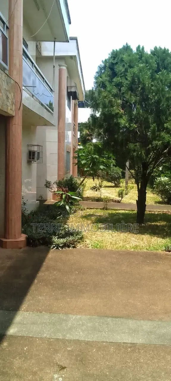 6chbre Villa dans La Terre Immobilière, Cocody à Louer