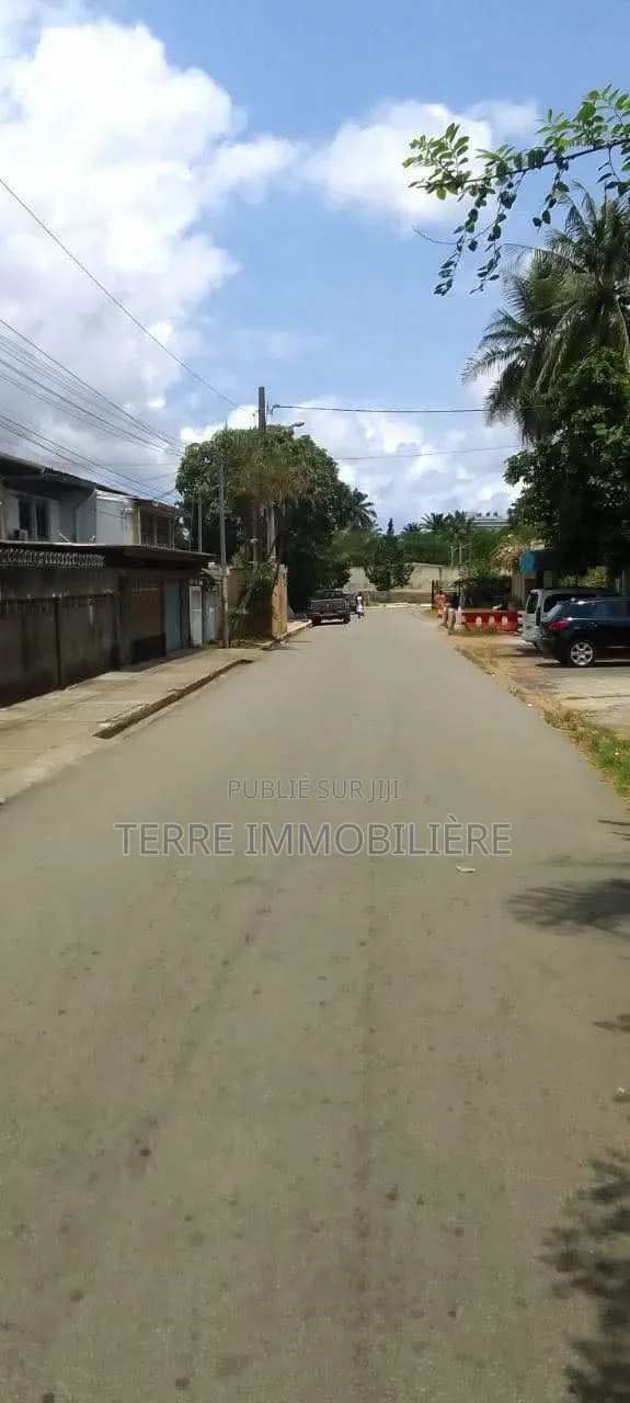 6chbre Villa dans La Terre Immobilière, Cocody à Louer