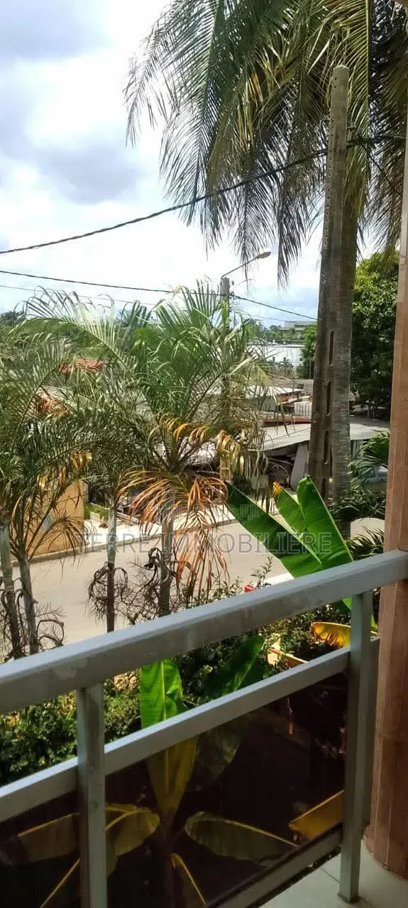 6chbre Villa dans La Terre Immobilière, Cocody à Louer