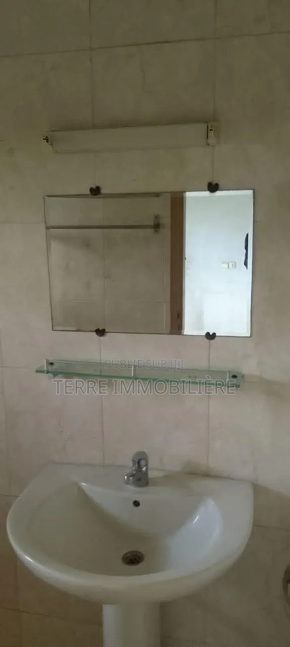 6chbre Villa dans La Terre Immobilière, Cocody à Louer