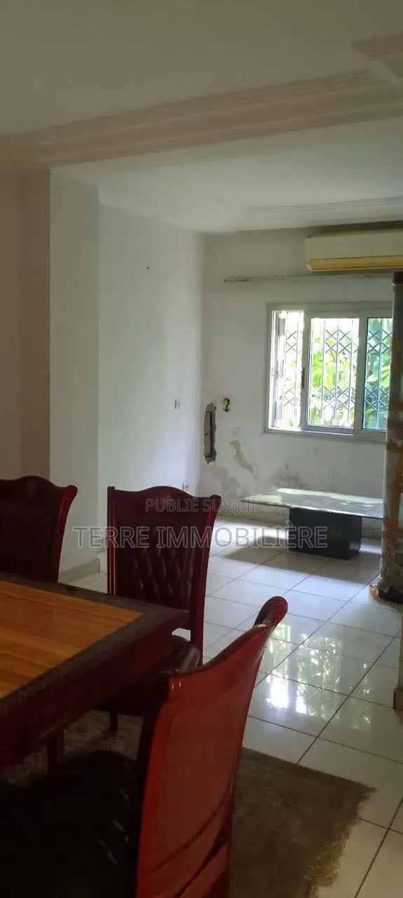 6chbre Villa dans La Terre Immobilière, Cocody à Louer