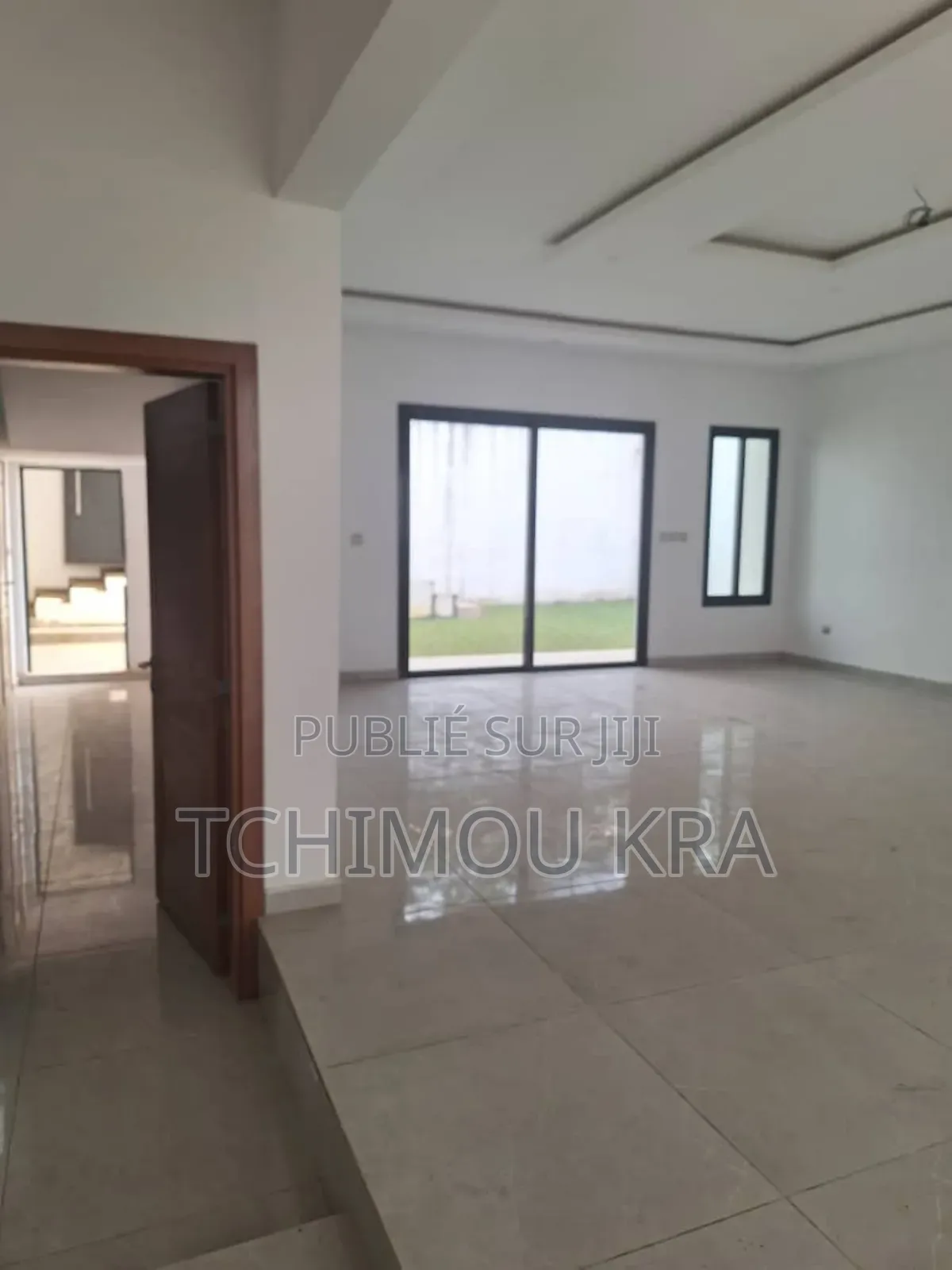 5chbre Duplex dans Mr Kimou, Cocody à Vendre