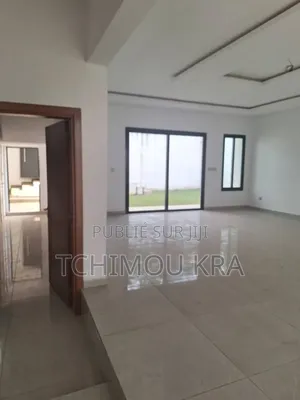 5chbre Duplex dans Mr Kimou, Cocody à Vendre