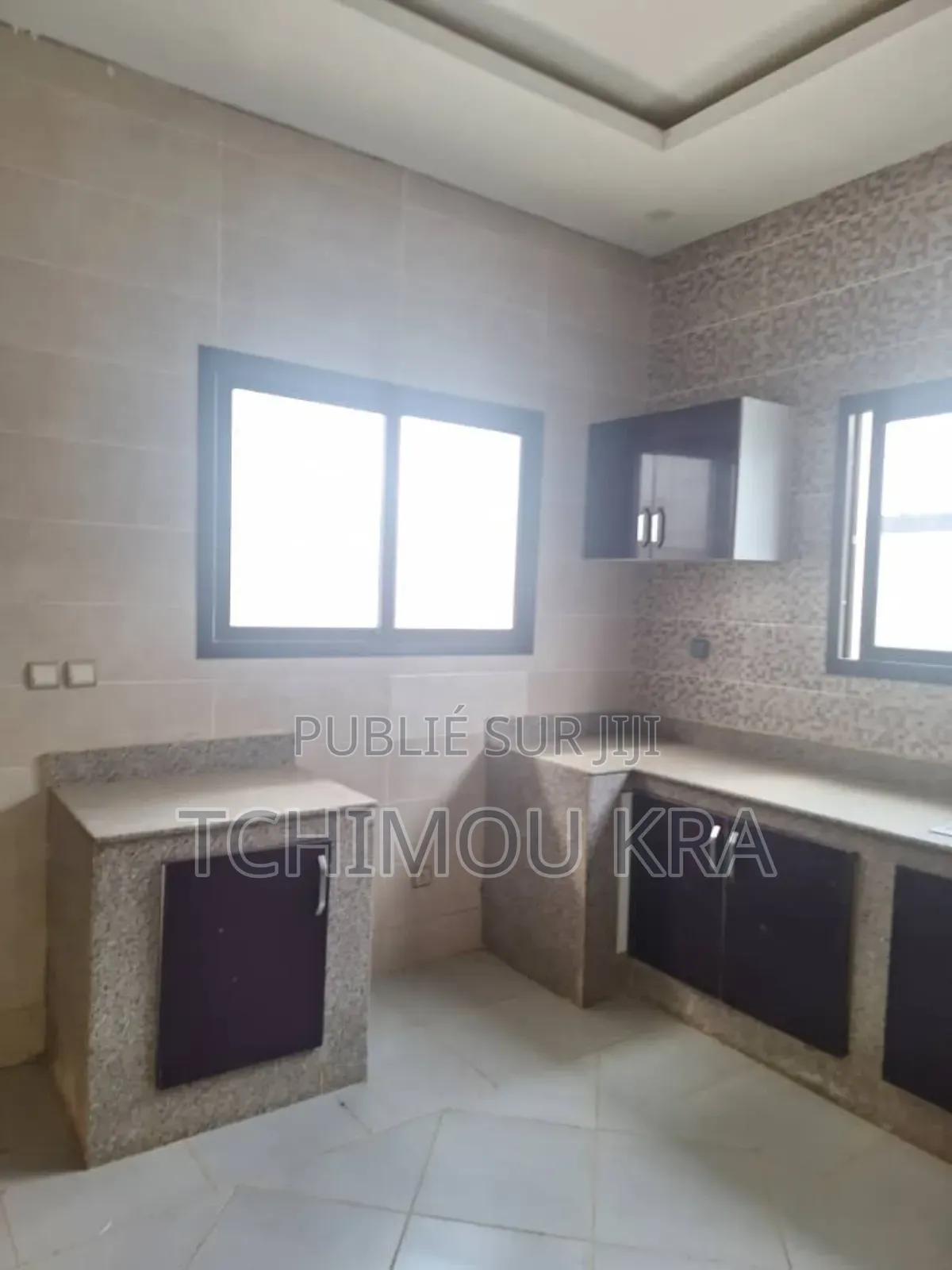 5chbre Duplex dans Mr Kimou, Cocody à Vendre