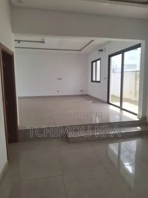 5chbre Duplex dans Mr Kimou, Cocody à Vendre