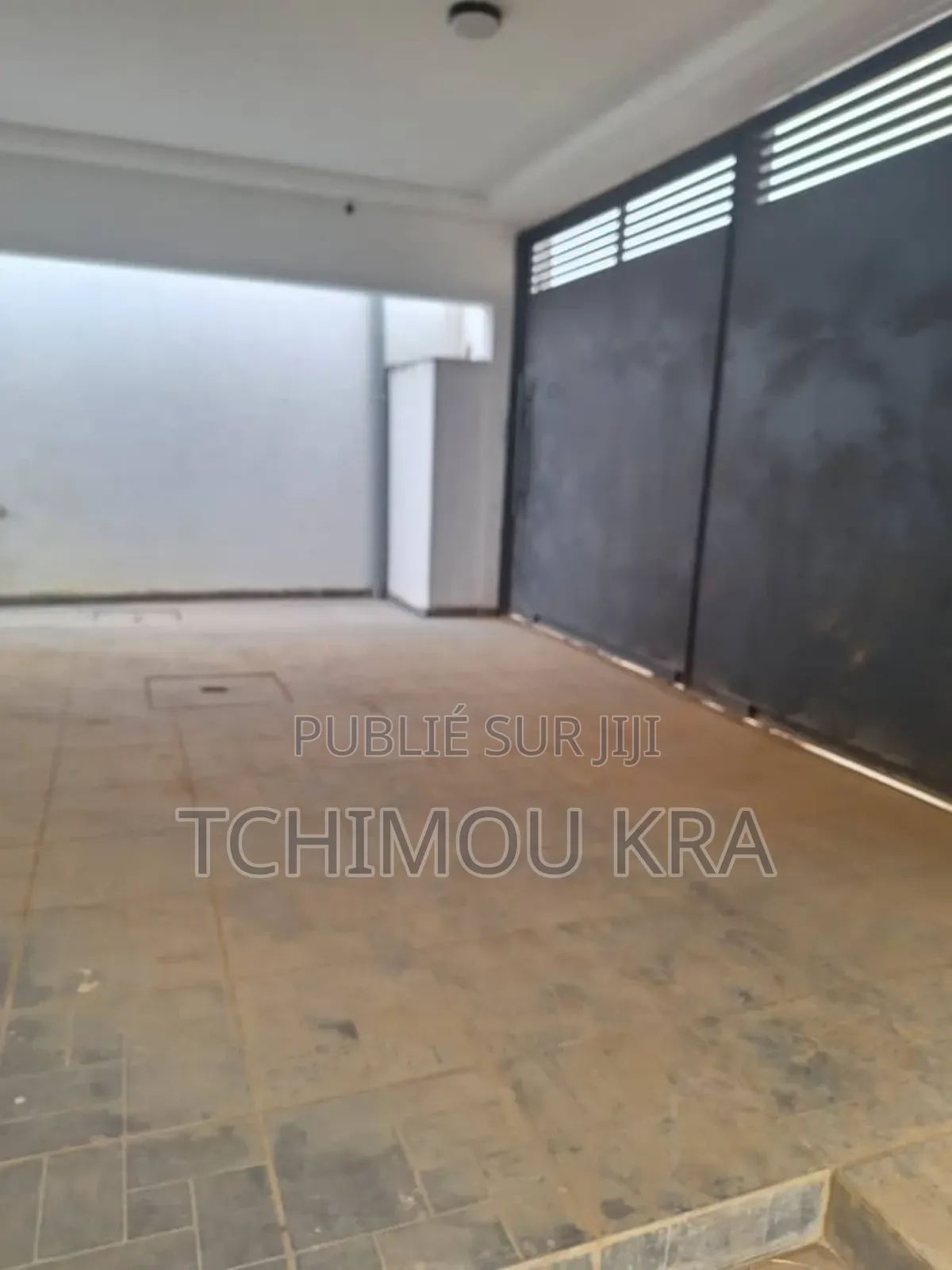 5chbre Duplex dans Mr Kimou, Cocody à Vendre
