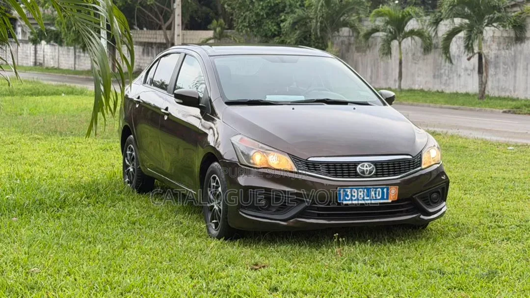 Toyota Belta 2023 Marron