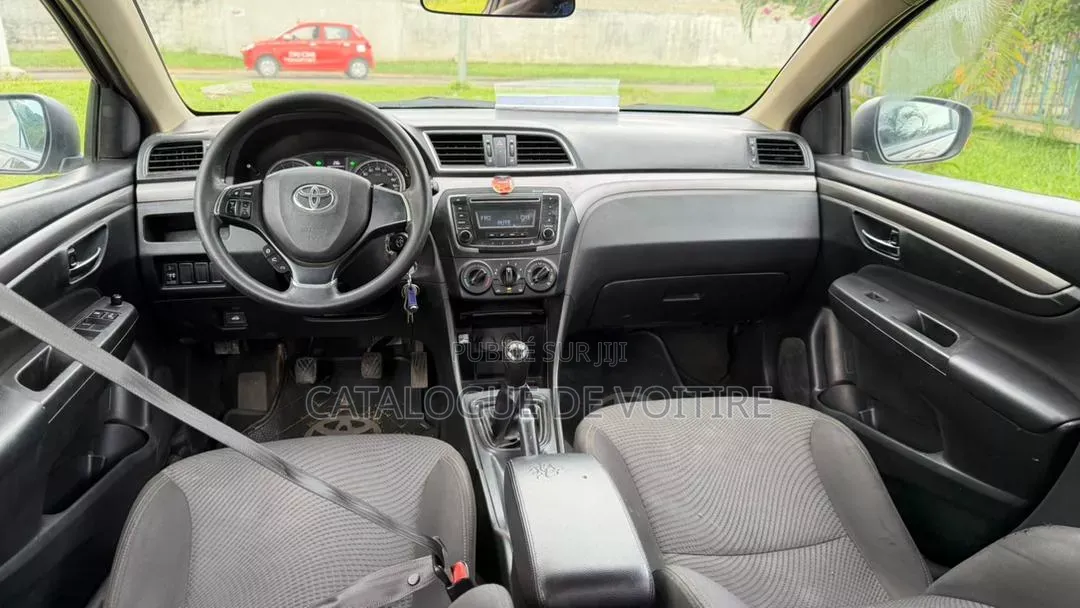 Toyota Belta 2023 Marron