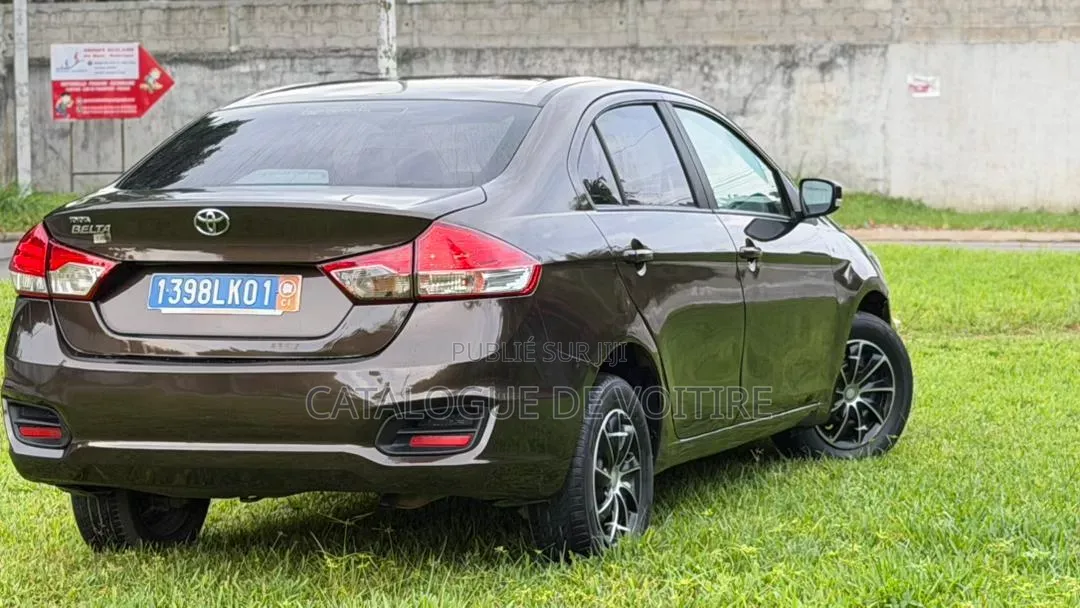 Toyota Belta 2023 Marron
