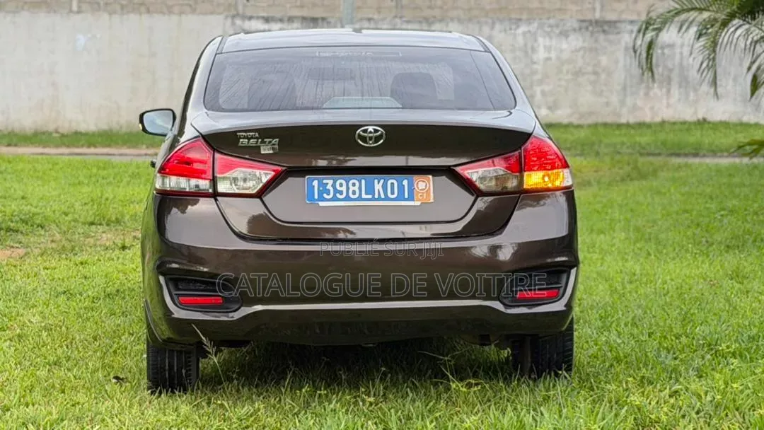 Toyota Belta 2023 Marron