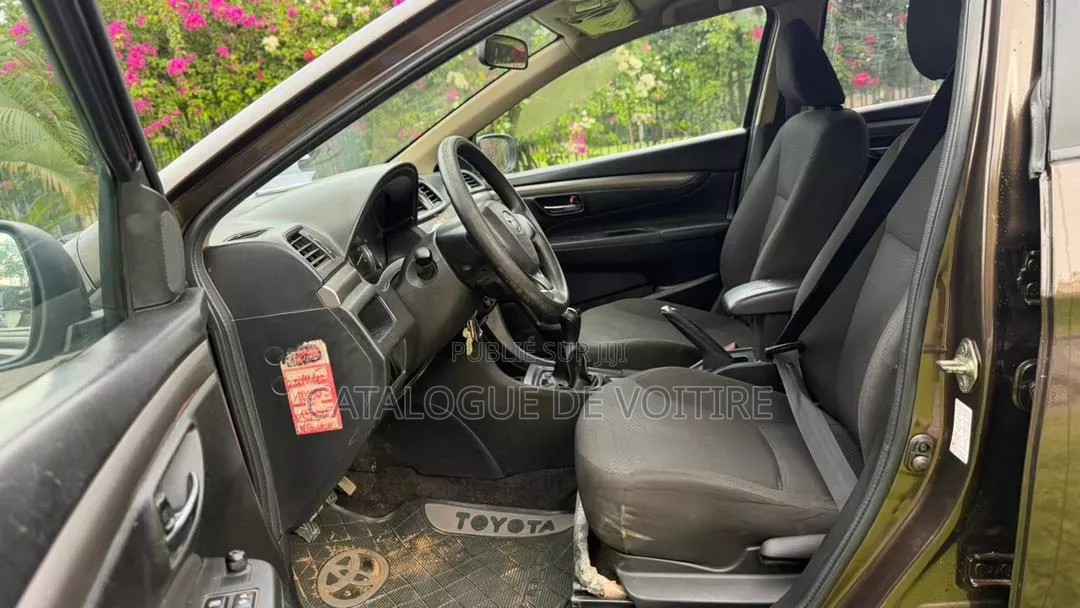 Toyota Belta 2023 Marron