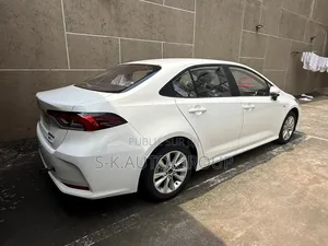 Nouveau Toyota Corolla Hybrid 2025 Blanc