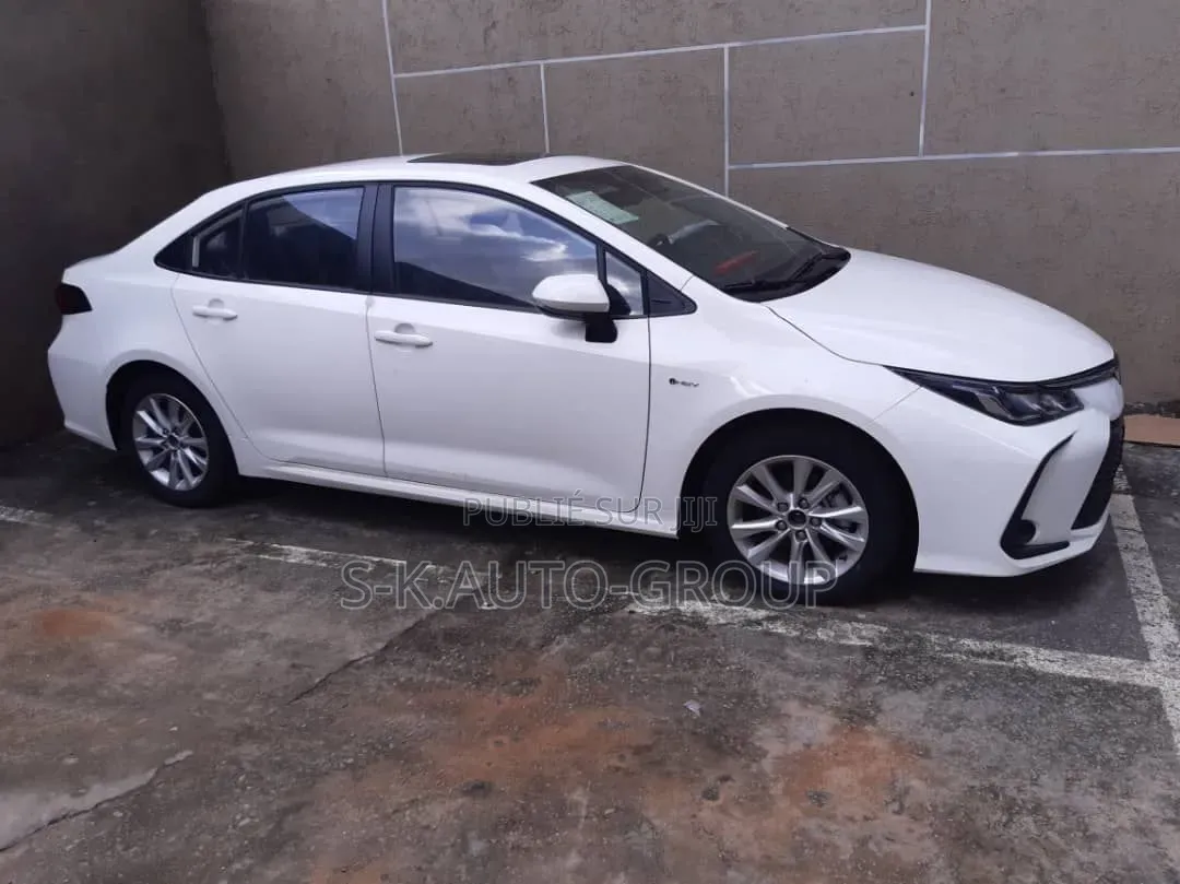 Nouveau Toyota Corolla Hybrid 2025 Blanc