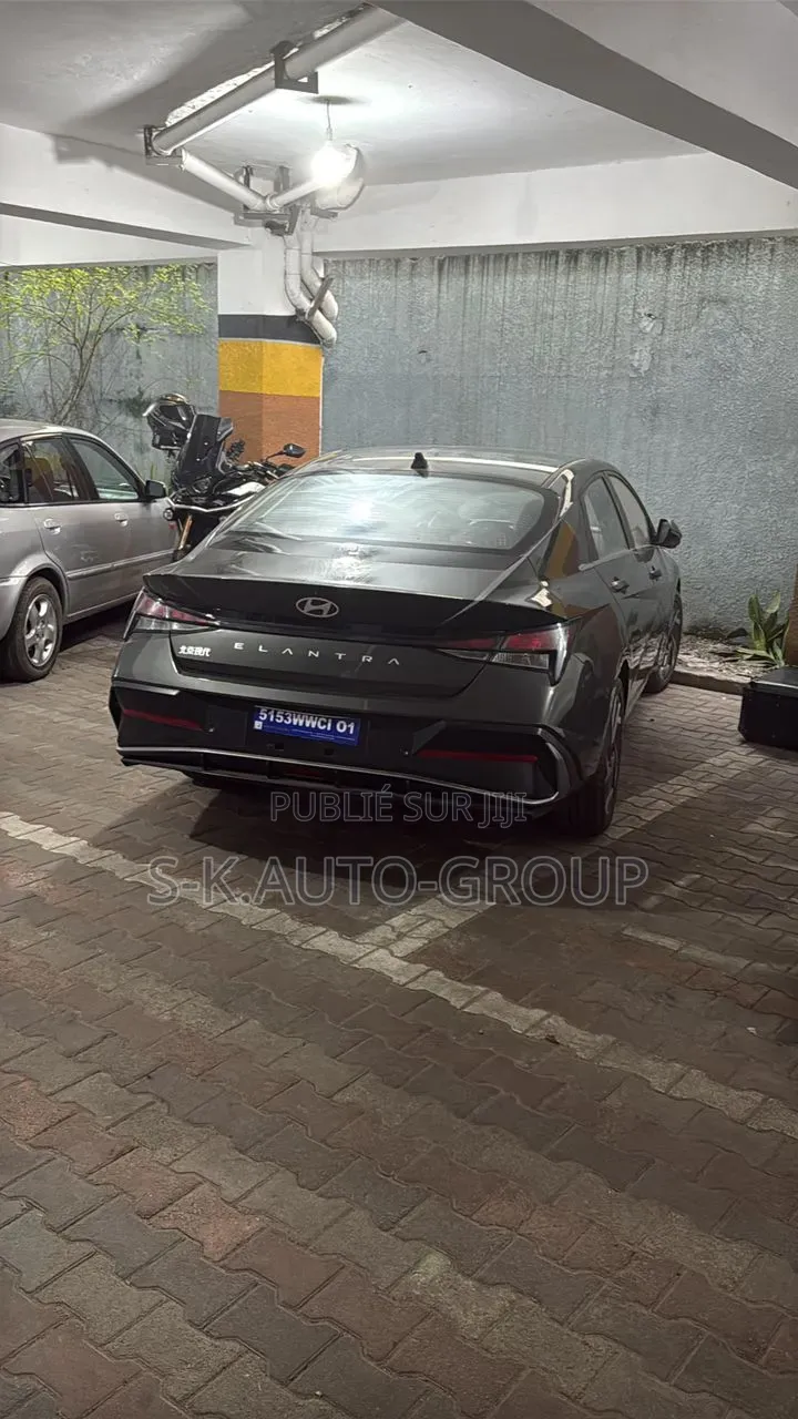 Nouveau Hyundai Elantra 2025 Gris