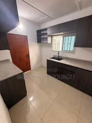 1chbre Chambre et salon dans Meschac Immobilier, Yopougon à Louer