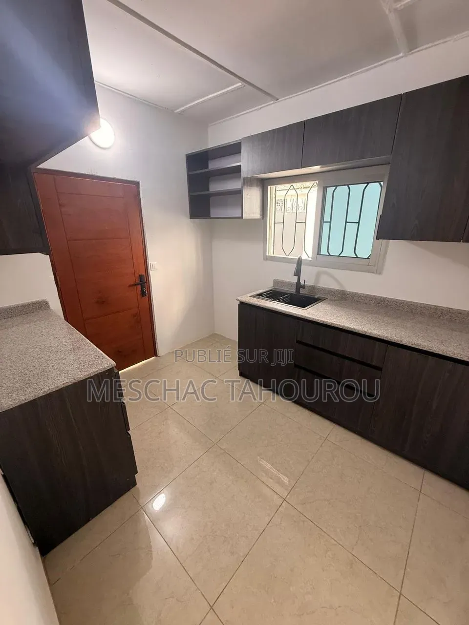 1chbre Chambre et salon dans Meschac Immobilier, Yopougon à Louer