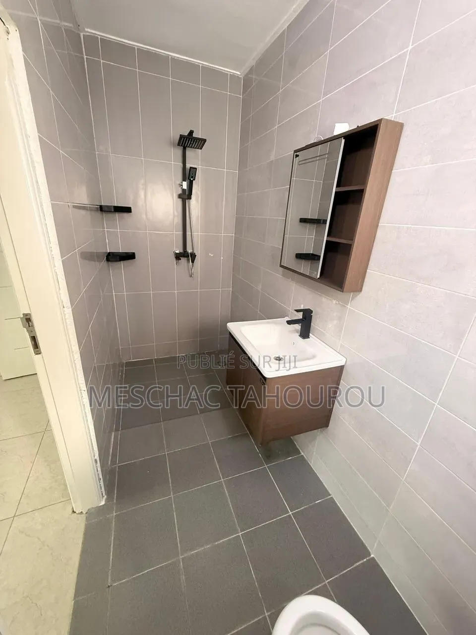 1chbre Chambre et salon dans Meschac Immobilier, Yopougon à Louer