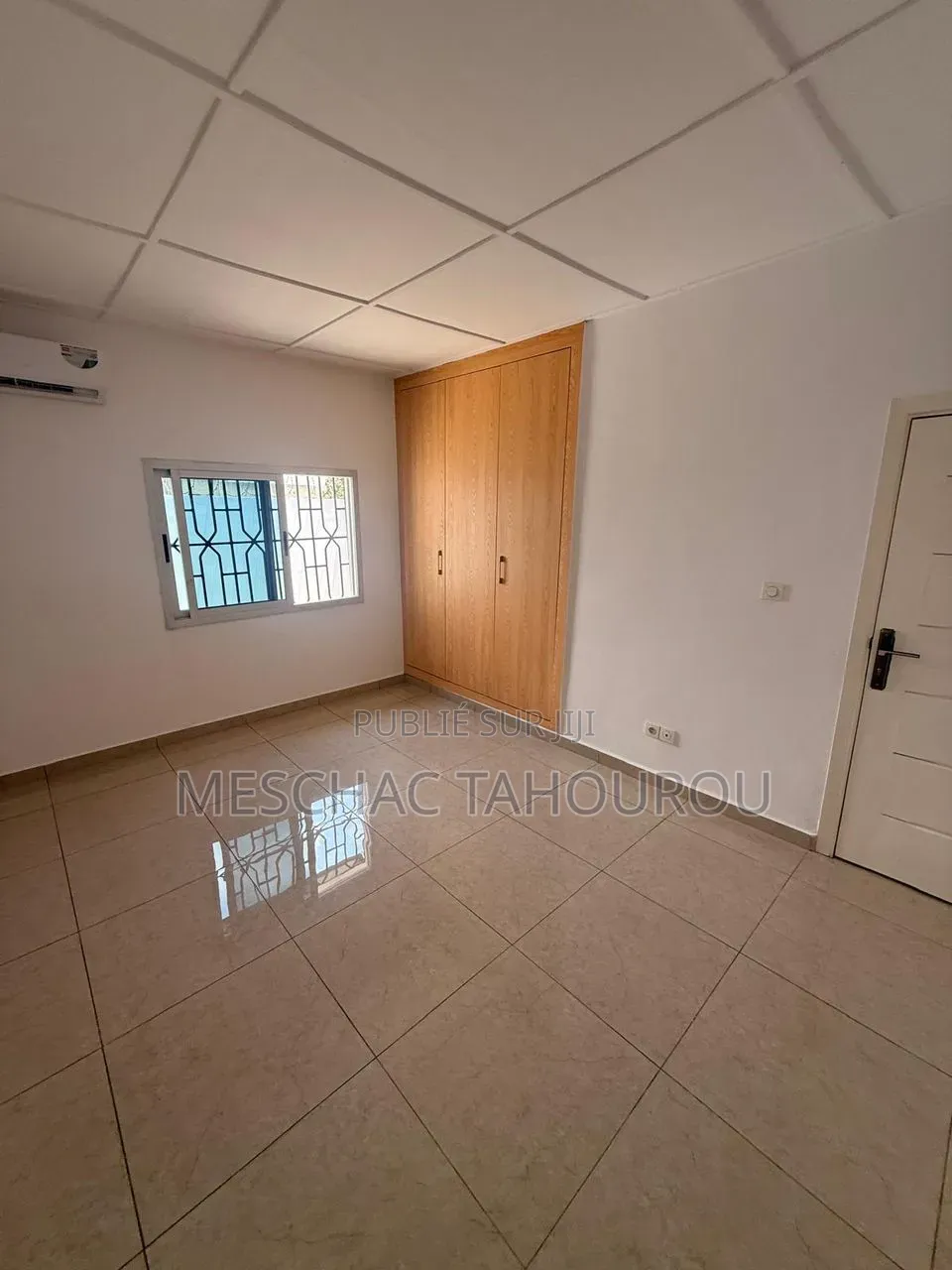 1chbre Chambre et salon dans Meschac Immobilier, Yopougon à Louer