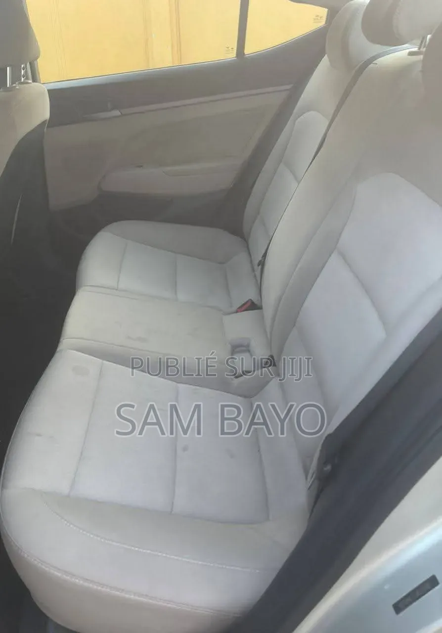 Hyundai Elantra 2018 Beige