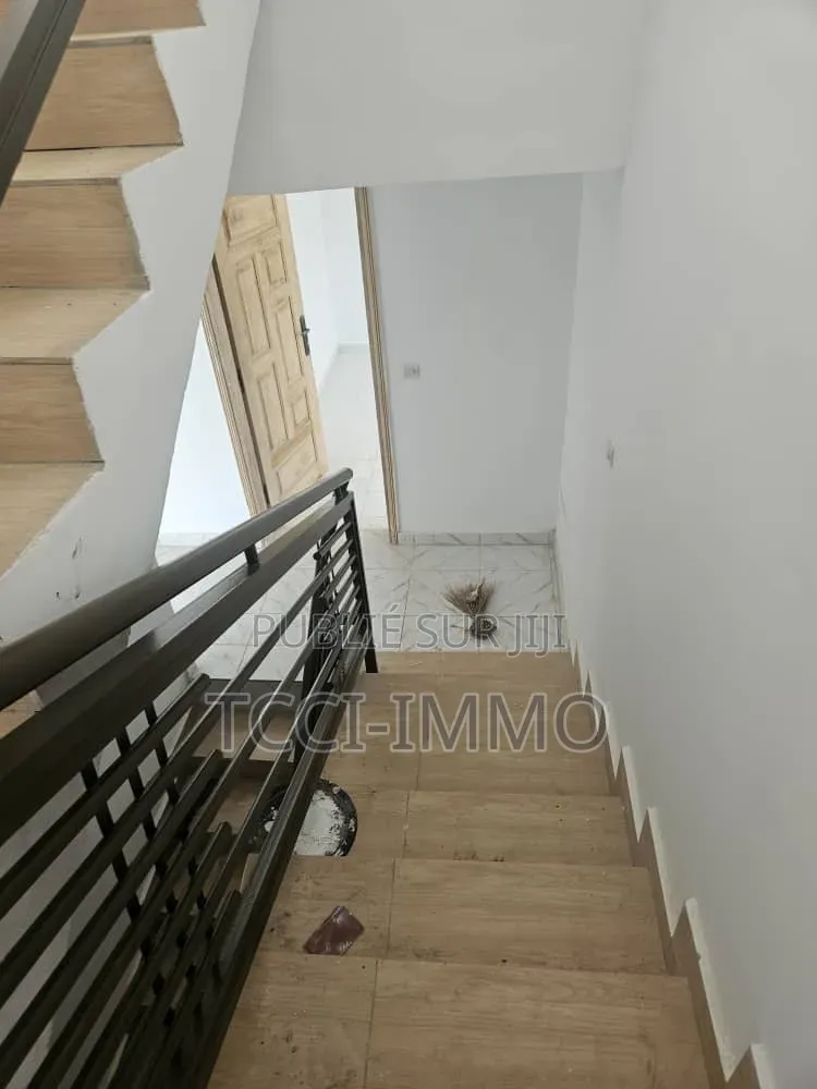 4chbre Villa dans Tcci Sarl, Cocody à Louer