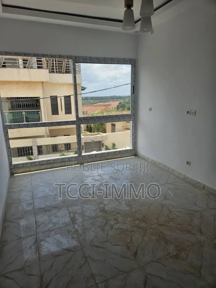 4chbre Villa dans Tcci Sarl, Cocody à Louer