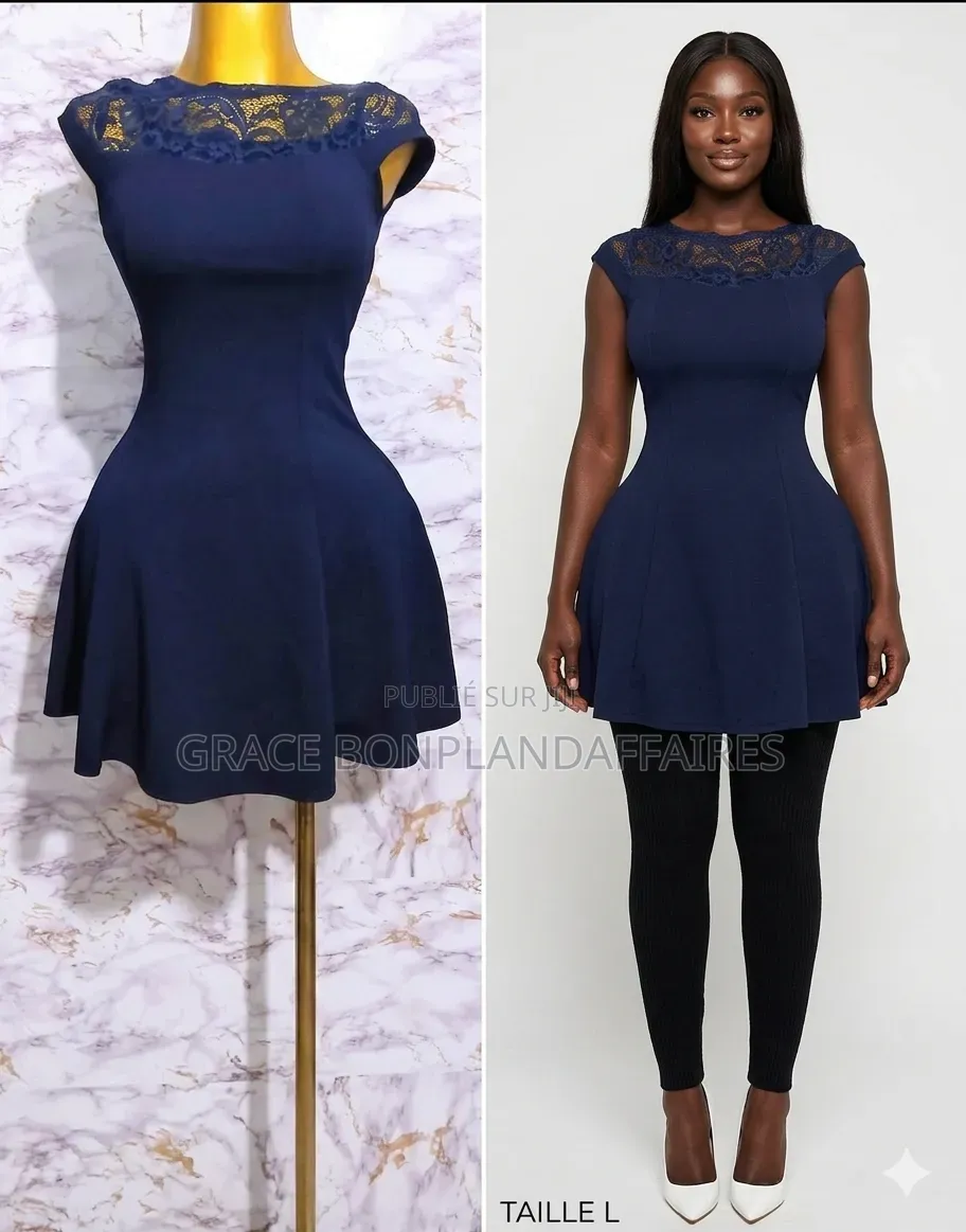 Haut Bleu Volant. Solde : 1500fcfa