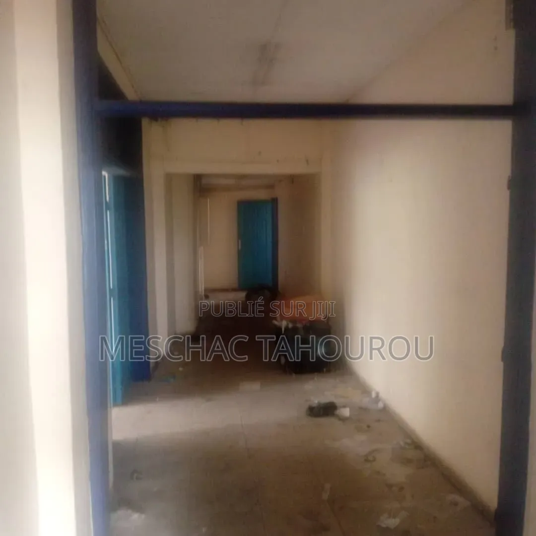 2chbre Maison dans Meschac Immobilier, Yopougon à Louer