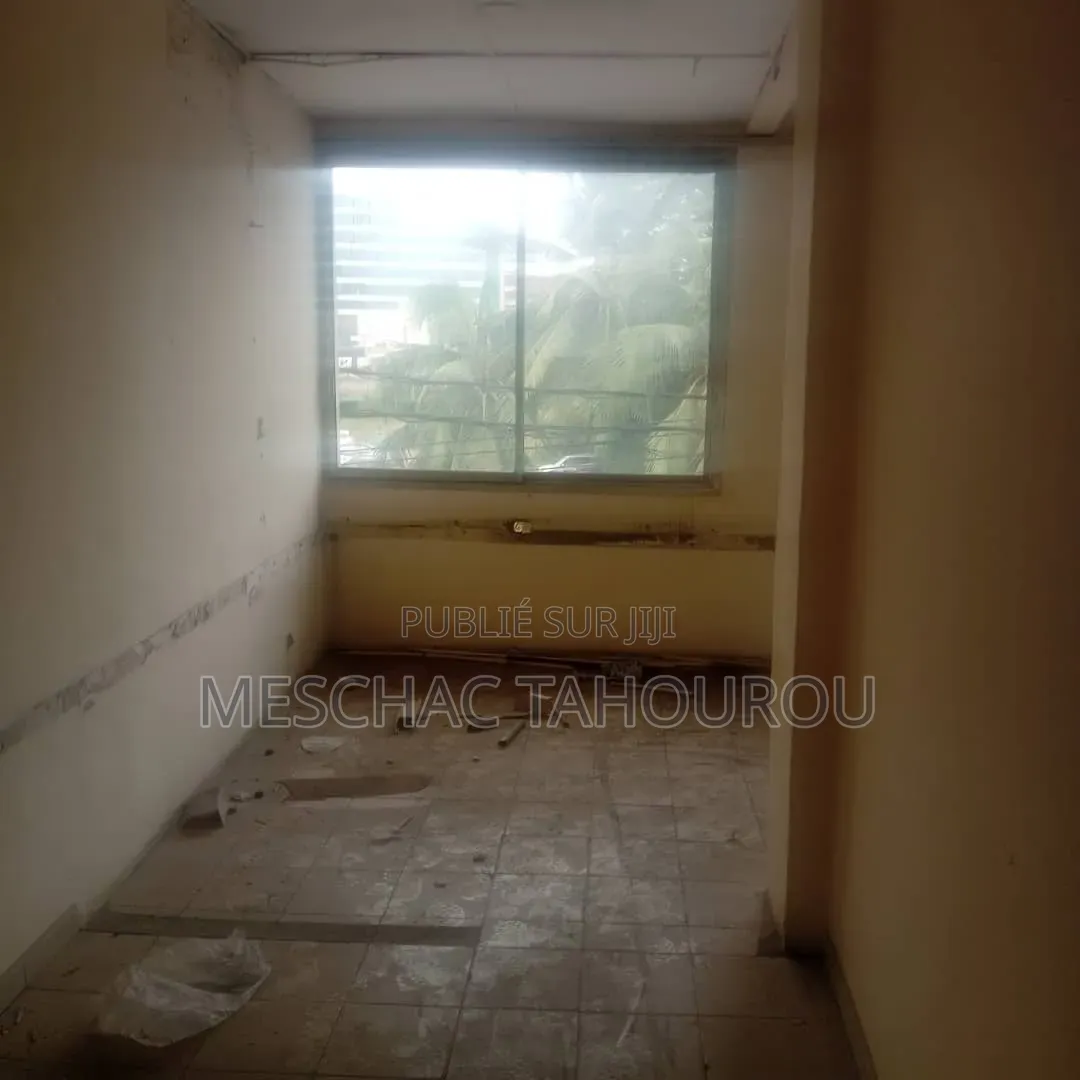 2chbre Maison dans Meschac Immobilier, Yopougon à Louer