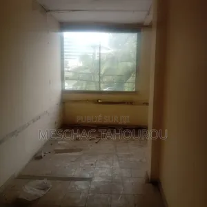2chbre Maison dans Meschac Immobilier, Yopougon à Louer