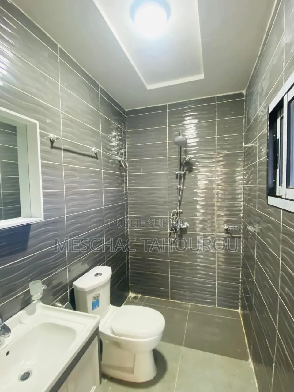 2chbre Maison dans Meschac Immobilier, Yopougon à Louer