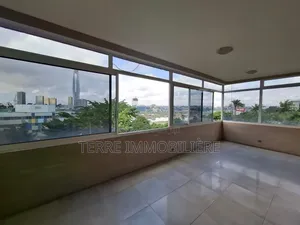 3chbre Appartement dans La Terre Immobilière, Cocody à Louer