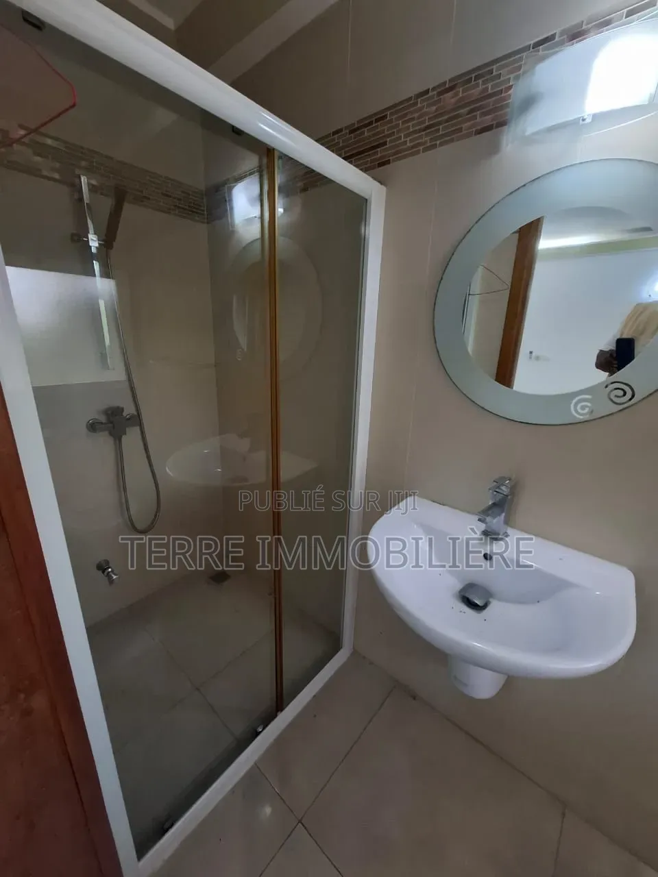 3chbre Appartement dans La Terre Immobilière, Cocody à Louer