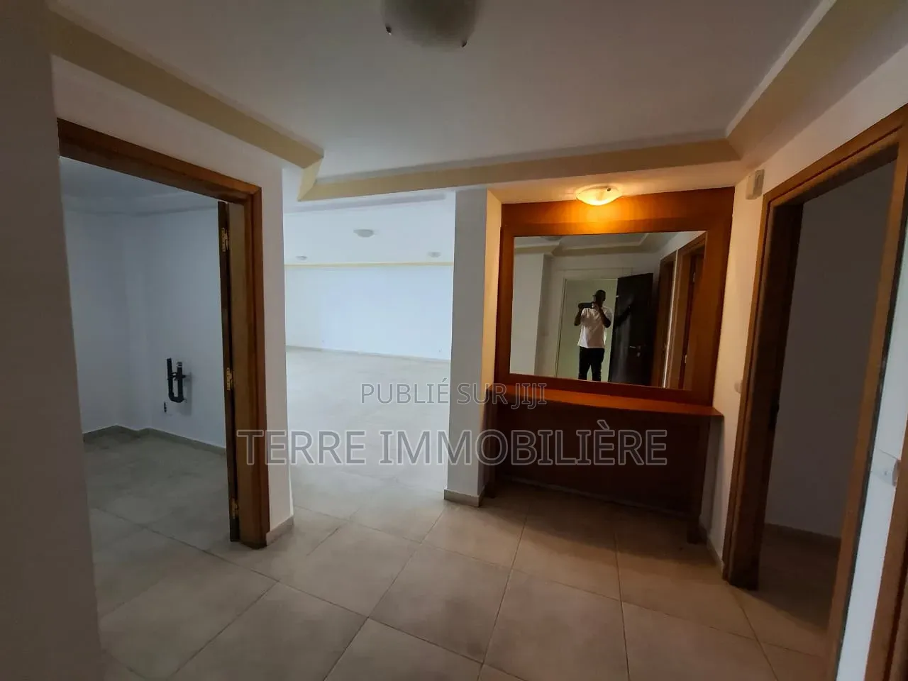 3chbre Appartement dans La Terre Immobilière, Cocody à Louer