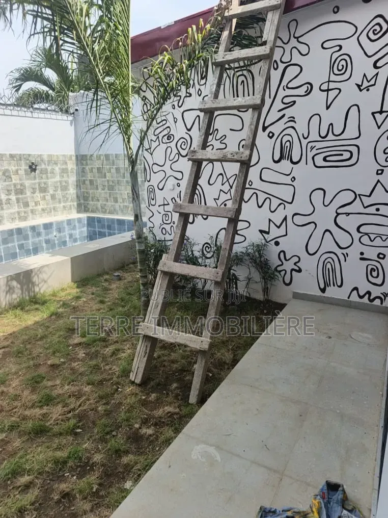 3chbre Villa dans La Terre Immobilière, Cocody à Vendre