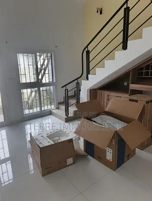 3chbre Villa dans La Terre Immobilière, Cocody à Vendre