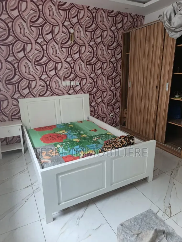 3chbre Villa dans La Terre Immobilière, Cocody à Vendre