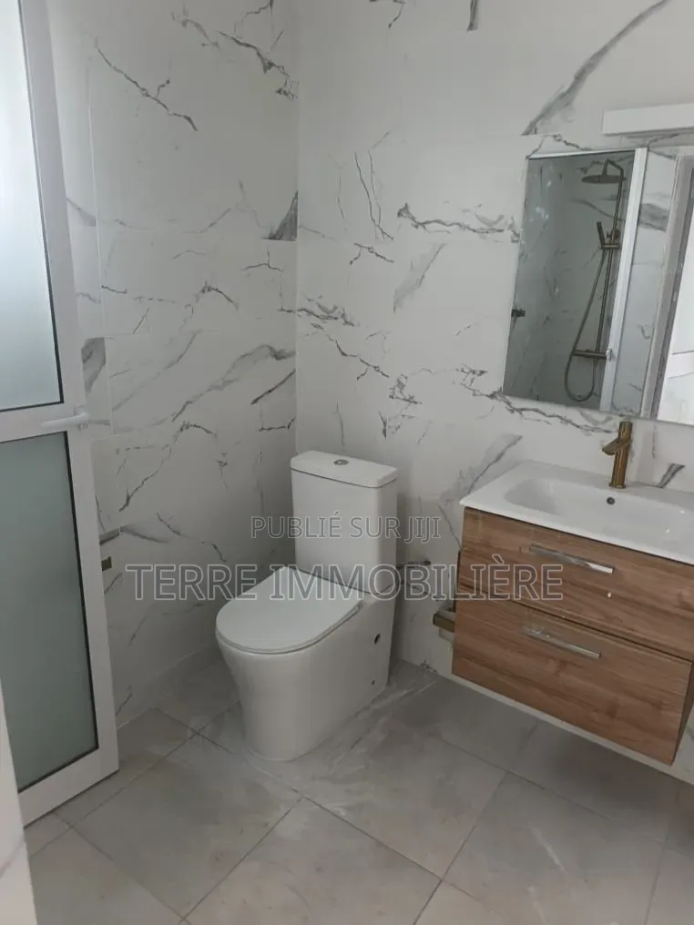 3chbre Villa dans La Terre Immobilière, Cocody à Vendre