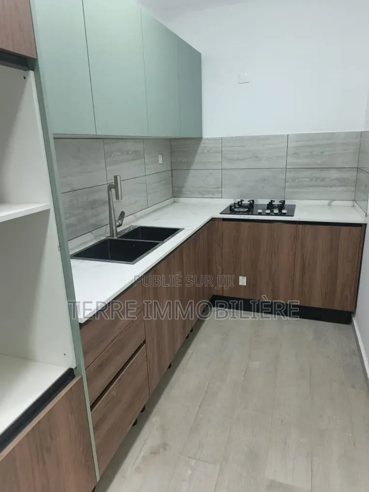 3chbre Villa dans La Terre Immobilière, Cocody à Vendre