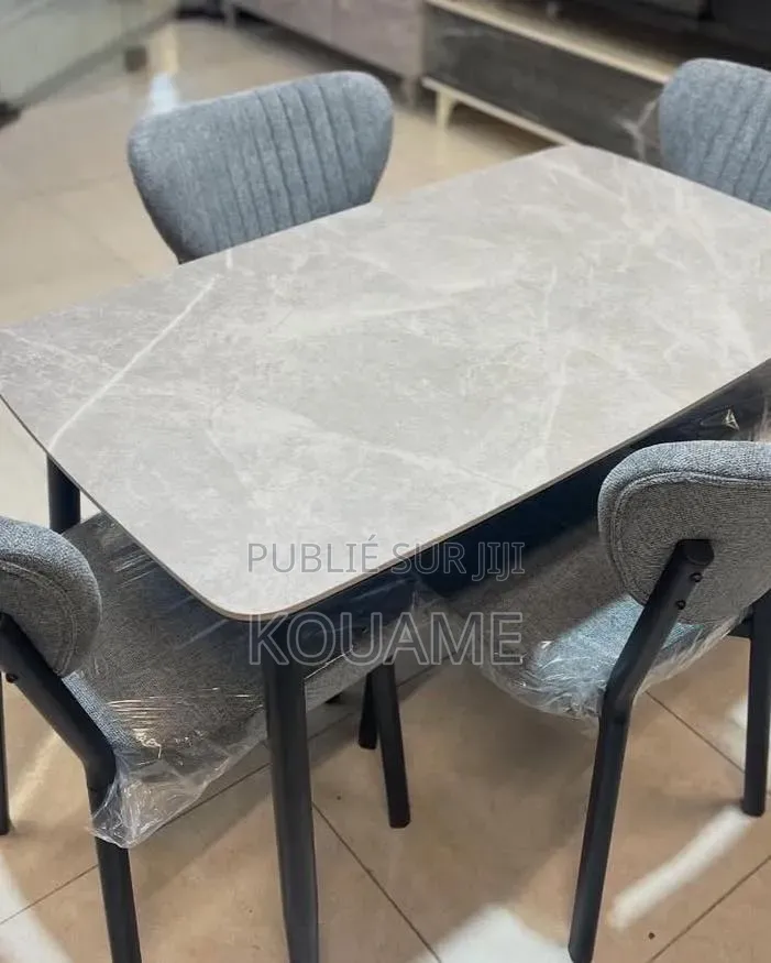 Table À Manger a 4 Places Neuf